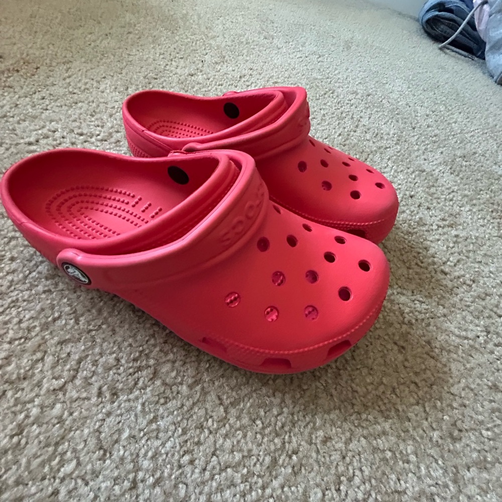 CROCS Women in Bright Red